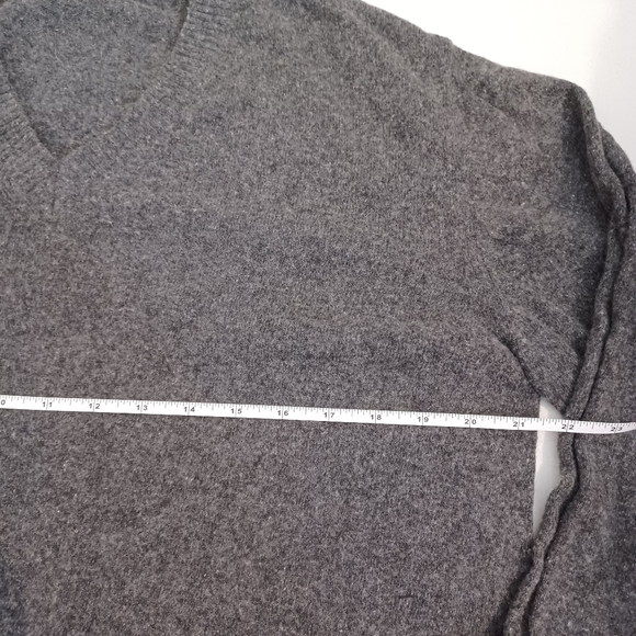 Valda Wool Blend Sweater Heather Gray Men's Sweater Size medium Fall v-neck - Picture 5 of 12